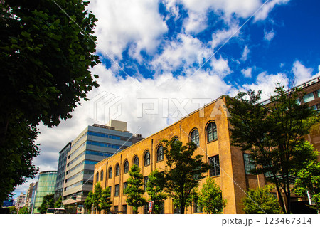 【京都風景】烏丸通りの空とビル群 【京都風景】烏丸通りの空とビル群 123467314