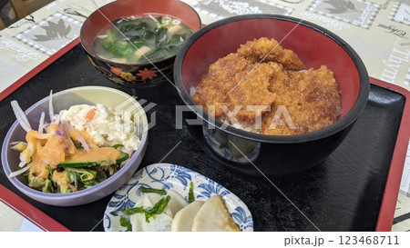 ソースカツ丼 123468711
