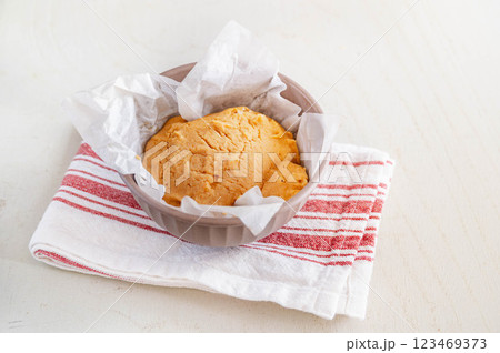 レンジで作るきな粉と米粉の蒸しパン 123469373