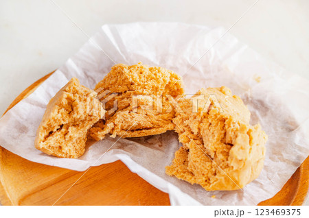 もちもちきな粉の蒸しパン 123469375