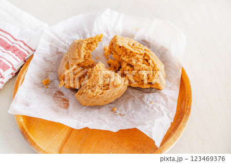 もちもちきな粉の蒸しパン もちもちきな粉の蒸しパン 123469376