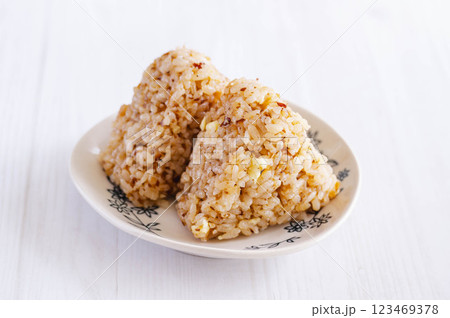 おかかチーズおにぎり おかかチーズおにぎり 123469378