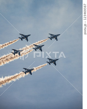航空自衛隊　ブルーインパルス訓練飛行 123469387