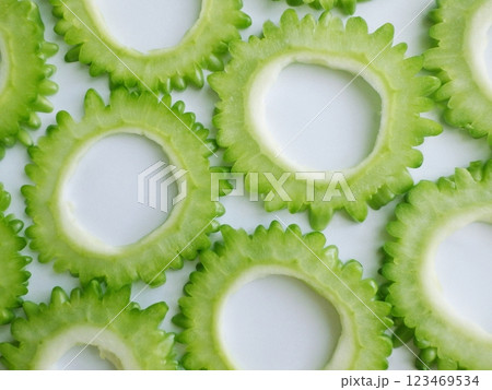 輪切りにしたゴーヤー 123469534