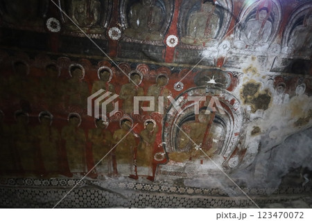 ランギリ・ダンブッラの石窟寺院、天井画【スリランカ】 ランギリ・ダンブッラの石窟寺院、天井画【スリランカ】 123470072
