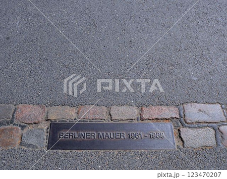ドイツの記念文化　ベルリンの壁の跡地 123470207
