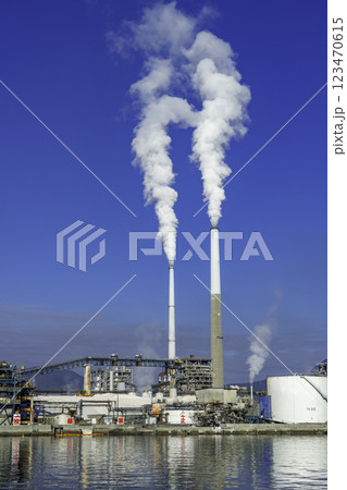 徳山 トクヤマ 徳山製造所 自家発電所煙突 山口県周南市 徳山 トクヤマ 徳山製造所 自家発電所煙突 山口県周南市 123470615