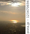 あべのハルカスから見えた大阪湾と夕日 123470694
