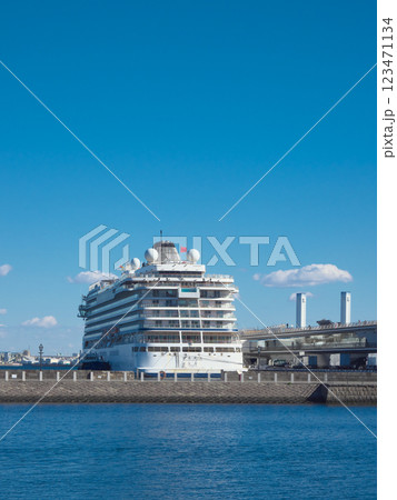 大桟橋に停泊するジャオ・シャン・イ・ドゥン (バイキング・エデン)　2025年2月 123471134