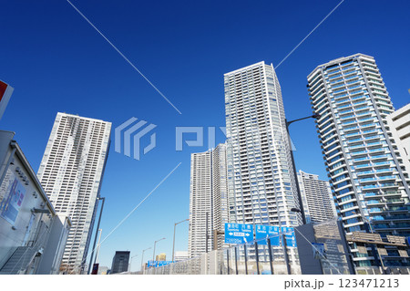 東京　高層マンションが立ち並ぶ晴海の住宅街 123471213