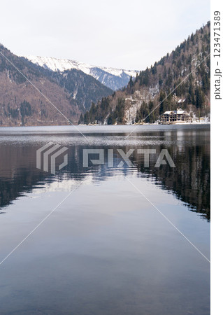 Lake Reflection Mountains Winter: Calm lake reflecting snow-capped mountains, winter scenery, serene landscape. 123471389