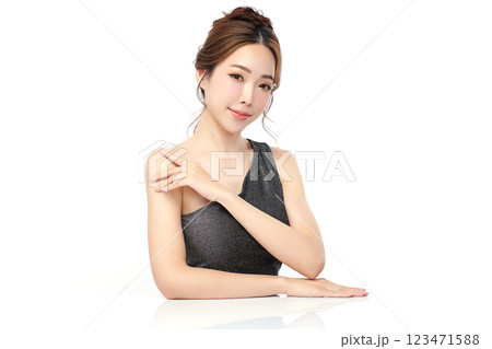 Beautiful young asian woman with clean fresh skin on white background, Face care, Facial treatment, Cosmetology, beauty and spa, Asian women portrait. 123471588