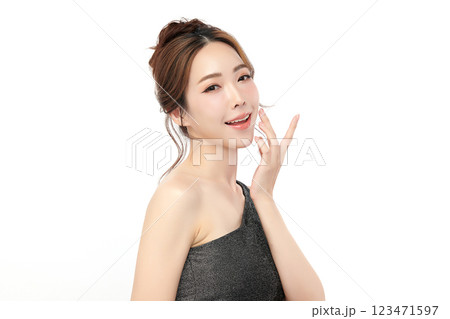 Beautiful young asian woman with clean fresh skin on white background, Face care, Facial treatment, Cosmetology, beauty and spa, Asian women portrait. 123471597