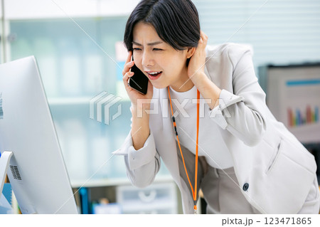 女性　オフィス　ビジネス 123471865