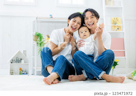家族　赤ちゃん 123471972