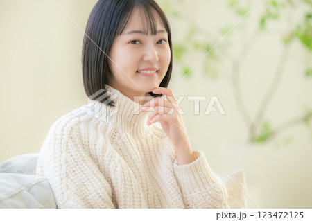 若い女性　ポートレート 123472125