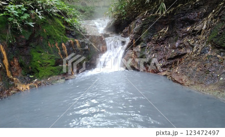 夏の登別温泉大湯沼川天然足湯 夏の登別温泉大湯沼川天然足湯 123472497