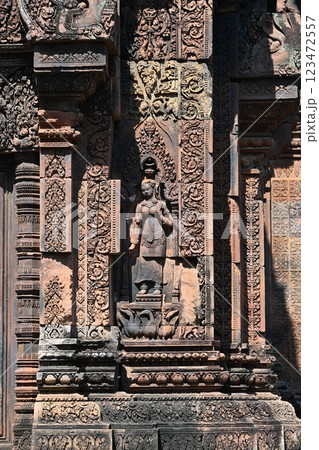 クメール美術の至宝・バンテアイスレイ寺院，アンコール遺跡群／カンボジア 123472557