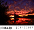 自転車と夕暮れ 123472867