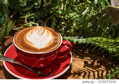 映えるカフェラテ 123473334