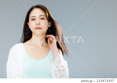 女性　ヘアイメージ 123473437