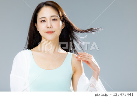 女性　ヘアイメージ 123473441