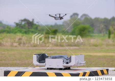 Automatic System Drone Quadcopter with digital camera  123473858