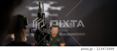 camera show viewfinder image catch motion in interview or broadcast  123473899