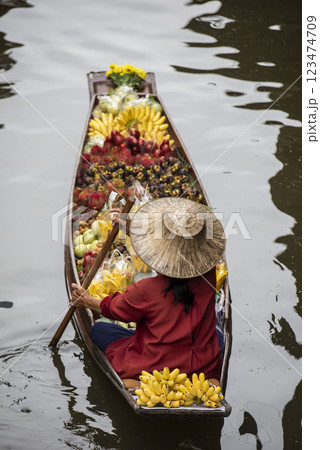 THAILAND RATCHABURI DAMNOEN SATUAK FLOATING MARKET 123474709