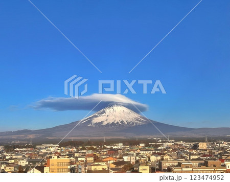 笠雲のかかる富士山 笠雲のかかる富士山 123474952