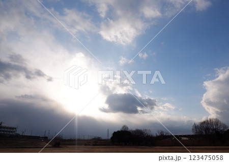 雨上がりの恩智川治水緑地から見た空 雨上がりの恩智川治水緑地から見た空 123475058
