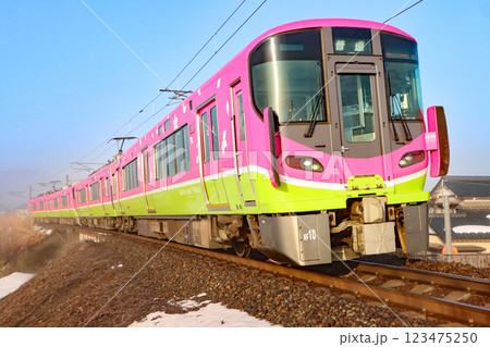 雪のハピライン特別色同士4両編成　日野川左岸（鯖江駅～武生駅間）HF10編成HF16編成 123475250