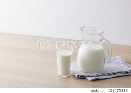 牛乳 牛乳 123475316