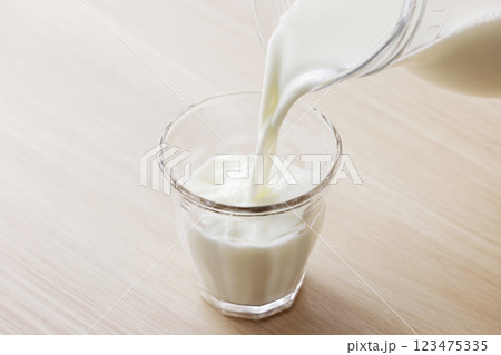 牛乳 牛乳 123475335