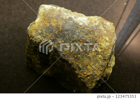 宮沢賢治の｢風の又三郎」で出てくるモリブデン 123475351