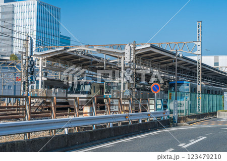 海老名駅と小田急電鉄の海老名本社ビル 海老名駅と小田急電鉄の海老名本社ビル 123479210