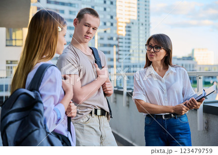 Group of college students talking with female teacher 123479759