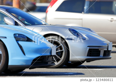 並んだスポーツカー　イメージ 123480811