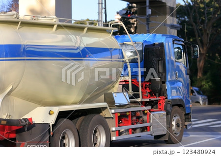 粉粒体運搬車　イメージ 123480924