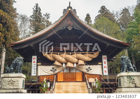 【諏訪大社下社秋宮】新年の神楽殿【諏訪郡下諏訪町】 123481637