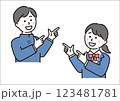 指さしする学生の男女 123481781