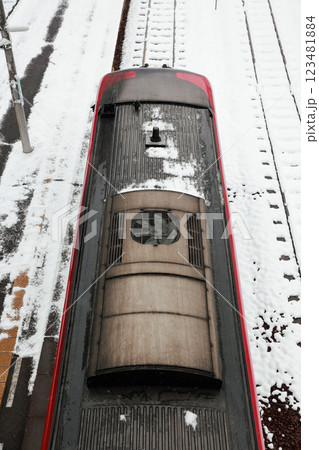 積雪の大歩危駅 特急列車 積雪の大歩危駅 特急列車 123481884