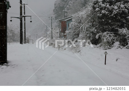 積雪の豊永駅　高知 123482031