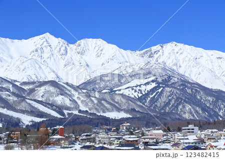 冬の白馬 快晴の白馬連峰 冬の白馬 快晴の白馬連峰 123482415