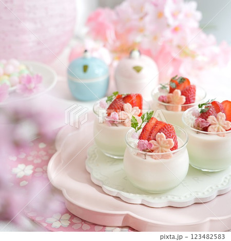 春スイーツ ひな祭りプリン 123482583