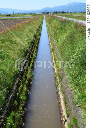 農業用水路 農業用水路 123482666