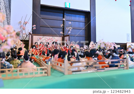 鴻巣びっくりひな祭り 花と音楽の館かわさと「花久の里」六角錐ひな壇・つるし雛 鴻巣びっくりひな祭り 花と音楽の館かわさと「花久の里」六角錐ひな壇・つるし雛 123482943