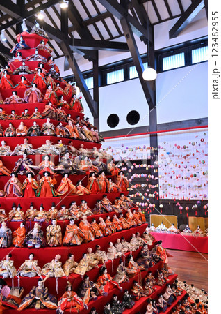 鴻巣びっくりひな祭り 花と音楽の館かわさと「花久の里」六角錐ひな壇・つるし雛 鴻巣びっくりひな祭り 花と音楽の館かわさと「花久の里」六角錐ひな壇・つるし雛 123482955