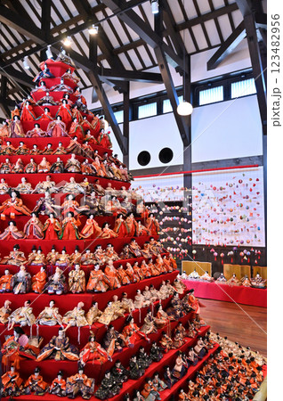 鴻巣びっくりひな祭り 花と音楽の館かわさと「花久の里」六角錐ひな壇・つるし雛 鴻巣びっくりひな祭り 花と音楽の館かわさと「花久の里」六角錐ひな壇・つるし雛 123482956