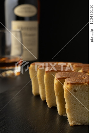 ブランデーケーキとブランデー ブランデーケーキとブランデー 123486110